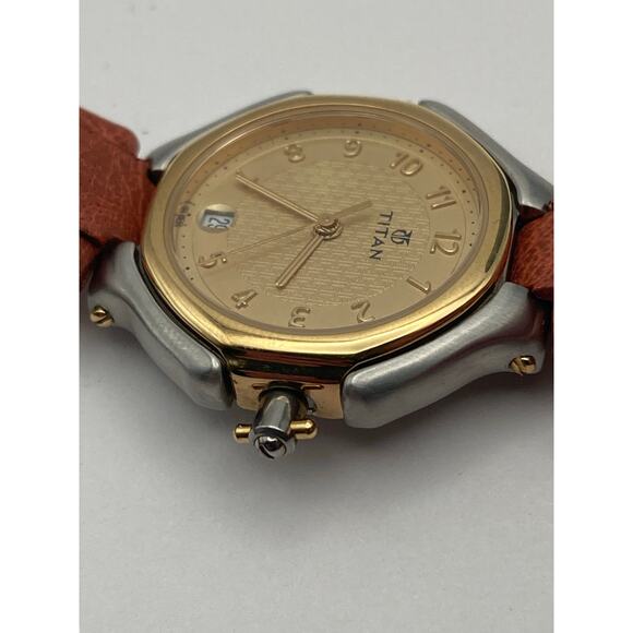 Titan Women's Quartz 28mm Watch -  E 193 India-New Battery - Adjustable Band WR - Picture 5 of 10